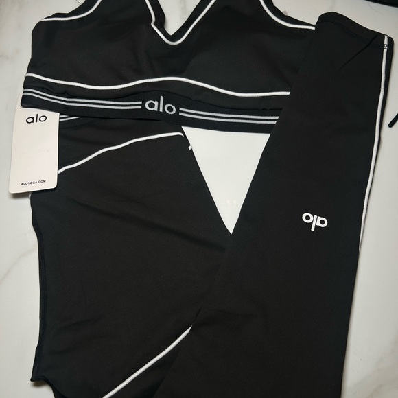 ALO Yoga Tops - ALO Yoga Black and White Sports Set